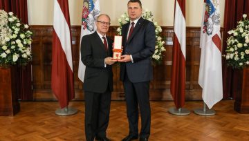 Toivo Lukonens saņem Latvijas valsts apbalvojumu – Atzinības krustu