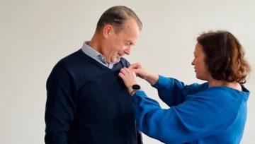 AS “LatRailNet” sveic Jaudas sadales direktoru J. Šotu par ilggadēju darbu dzelzceļa nozarē